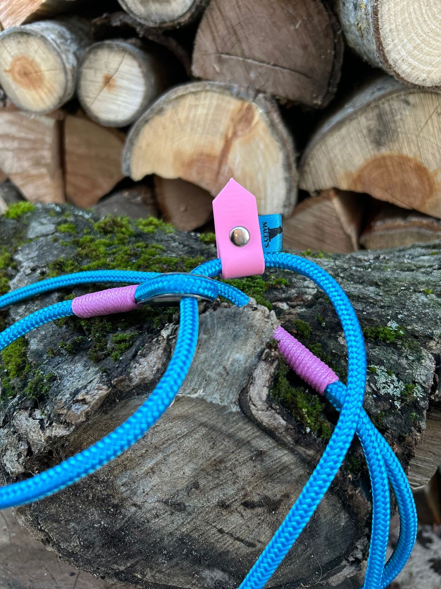 Cyan and pink slip lead